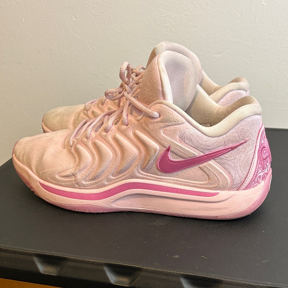 Nike Men's Light Pink Basketball Sneakers